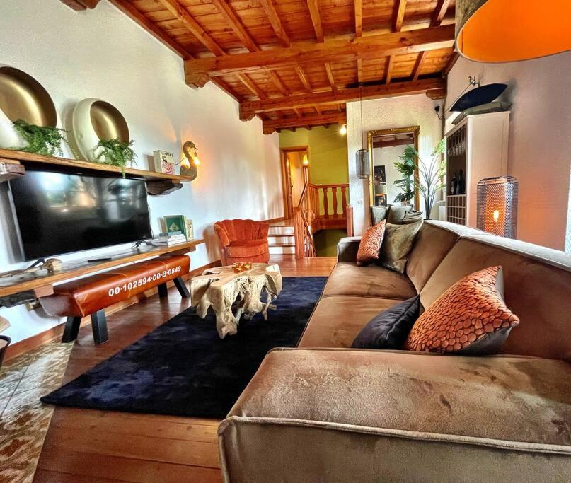 Typisch Italiaanse villa tussen de wijngaarden view 5
