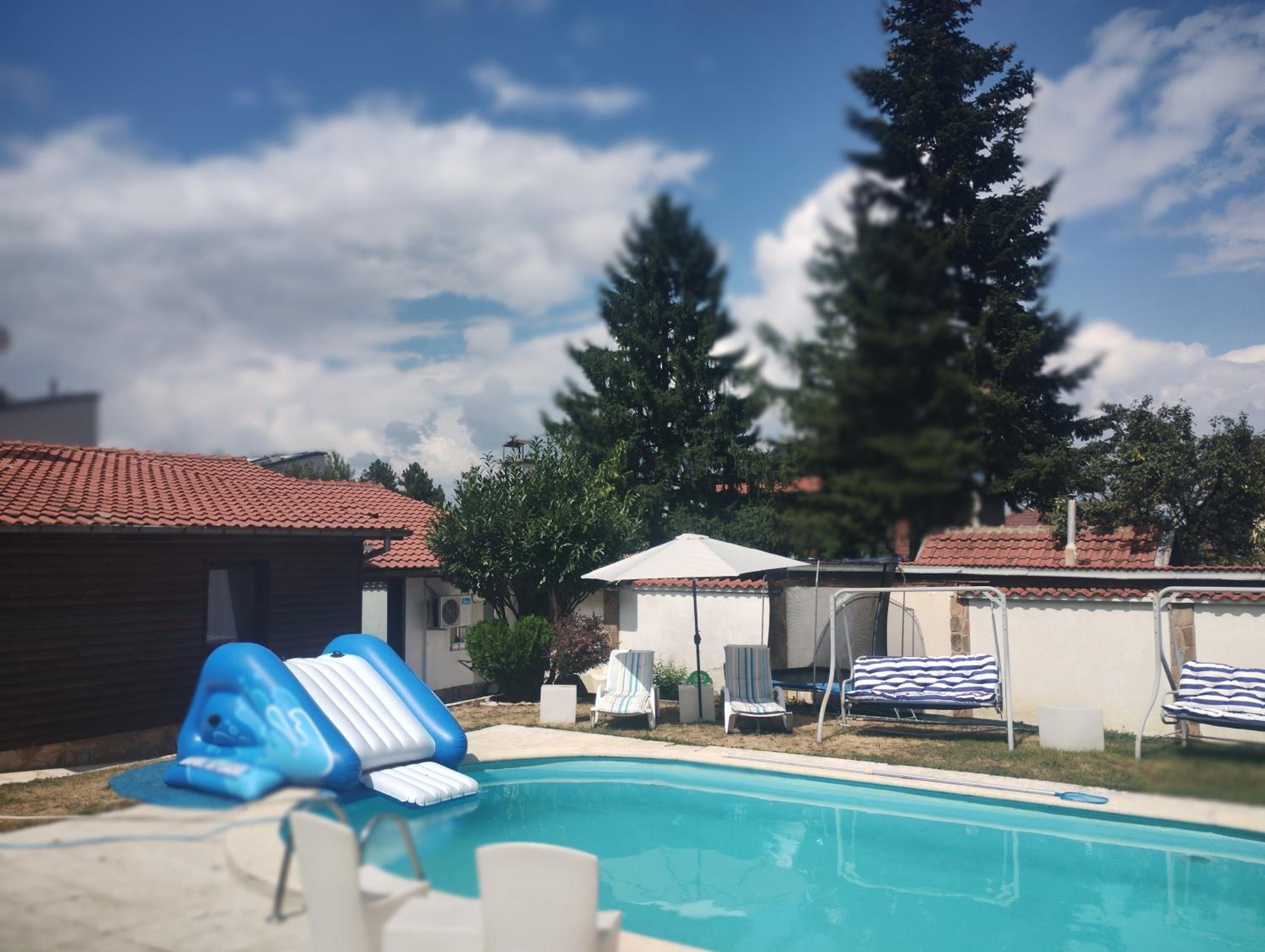 Lea Hause with swimming pool,Jacuzzi in Vitosha montain and free parking