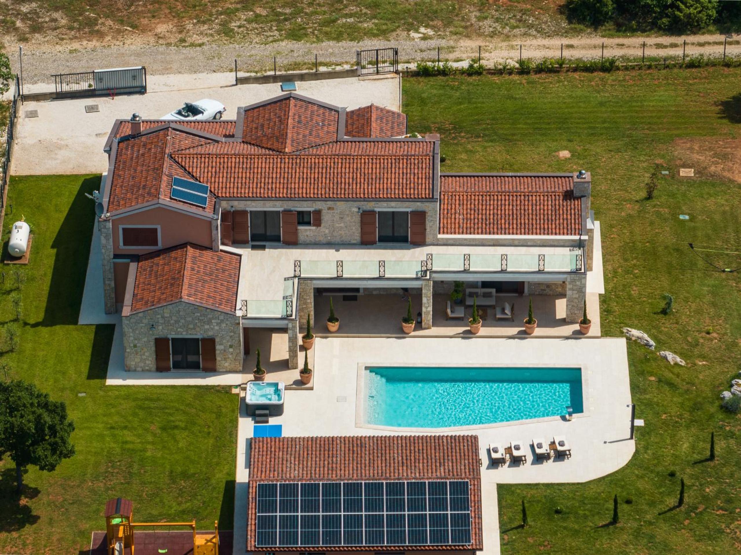 Villa Antea for 10 people near Barban with heated pool 75 m2 - wellness & large garden - full service