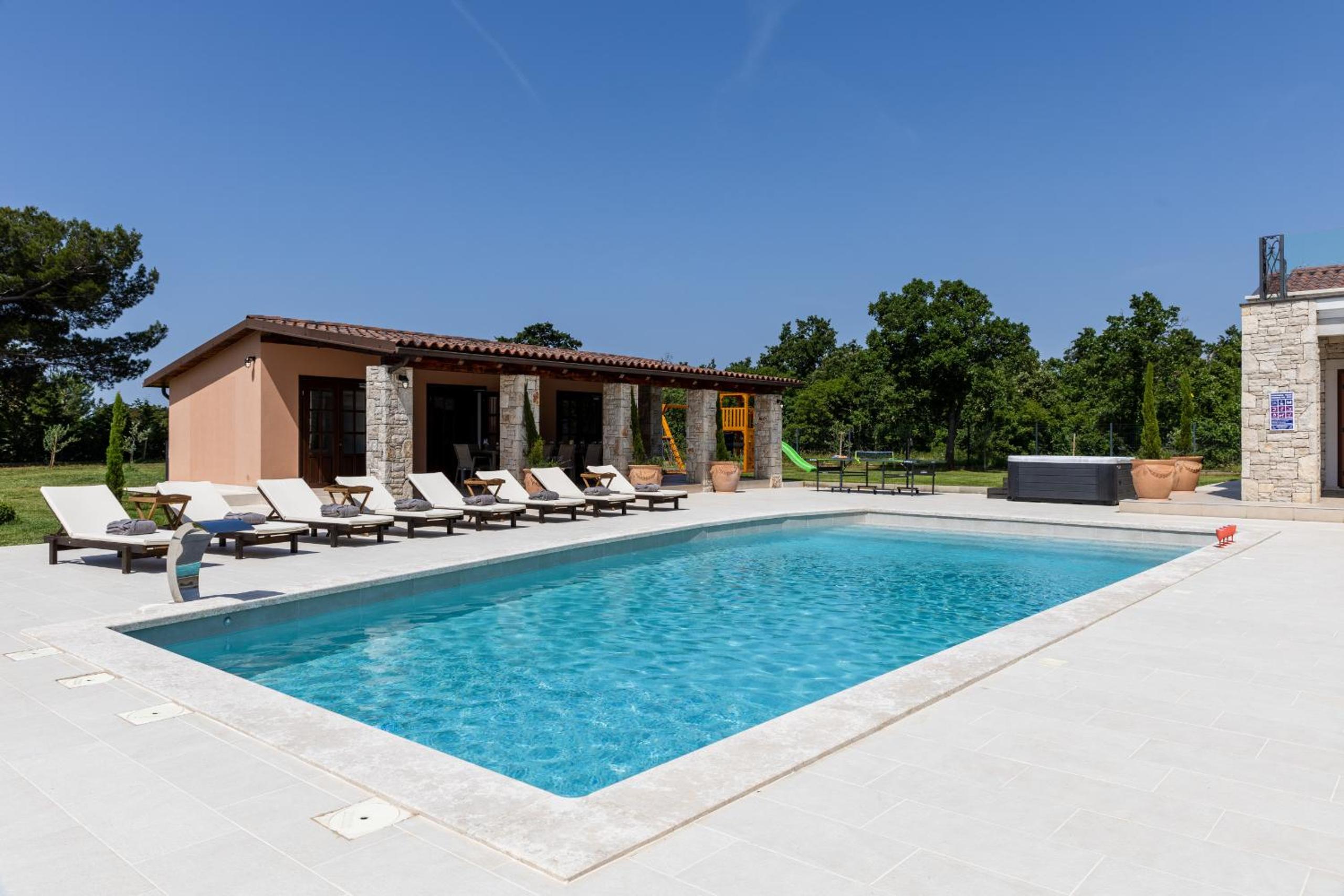 Villa Antea for 10 people near Barban with heated pool 75 m2 - wellness & large garden - full service