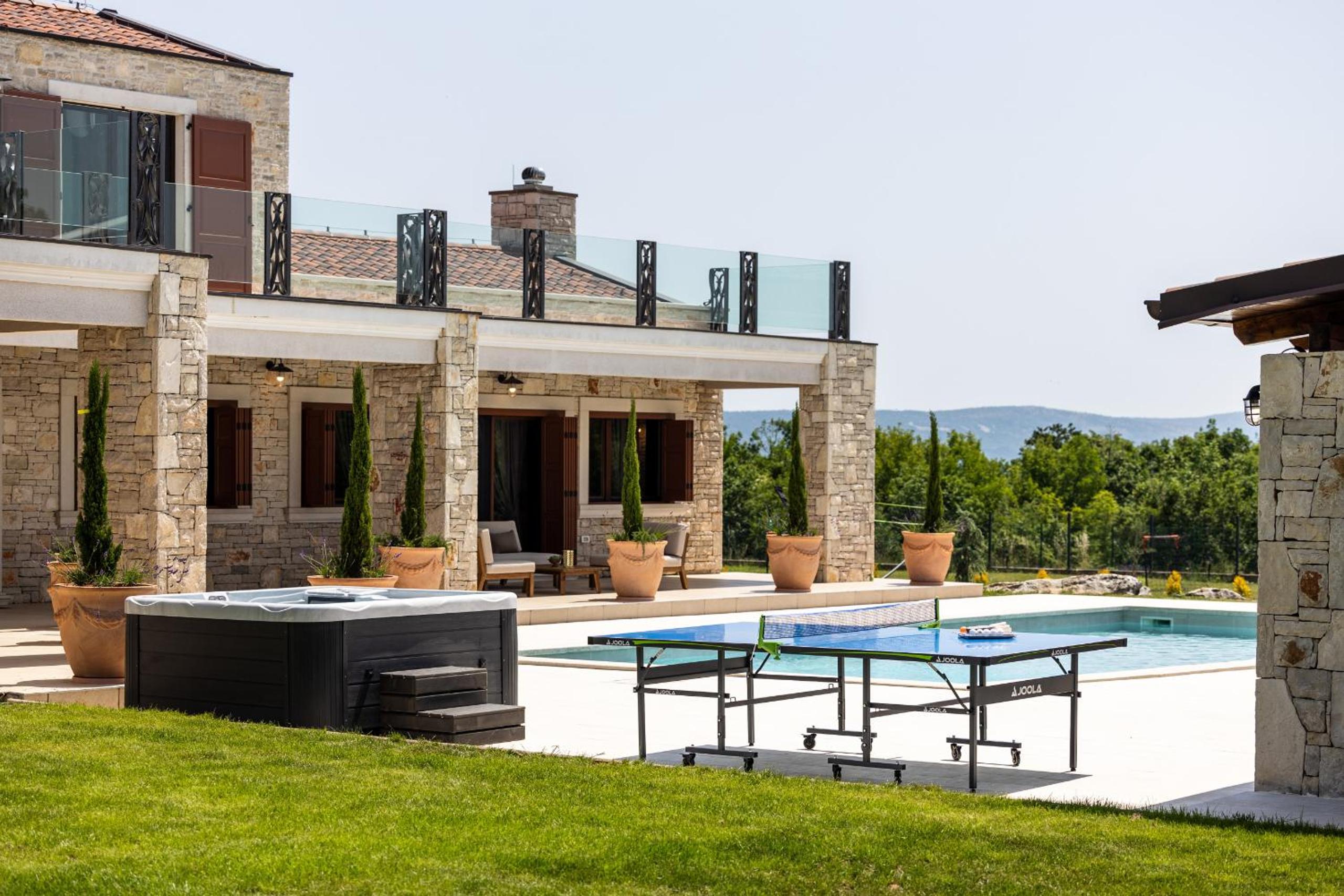 Villa Antea for 10 people near Barban with heated pool 75 m2 - wellness & large garden - full service