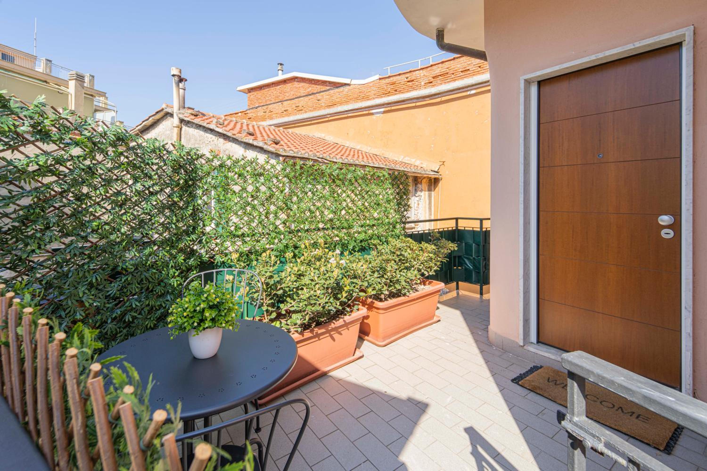 012new - Moneglia loft, casa in centro con terrazza privata, 100metri da spiaggia e MARE view 3