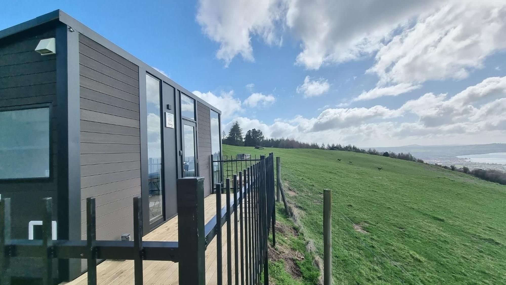 Aorangi Peak Cabins 2 by Tiny Away view 3