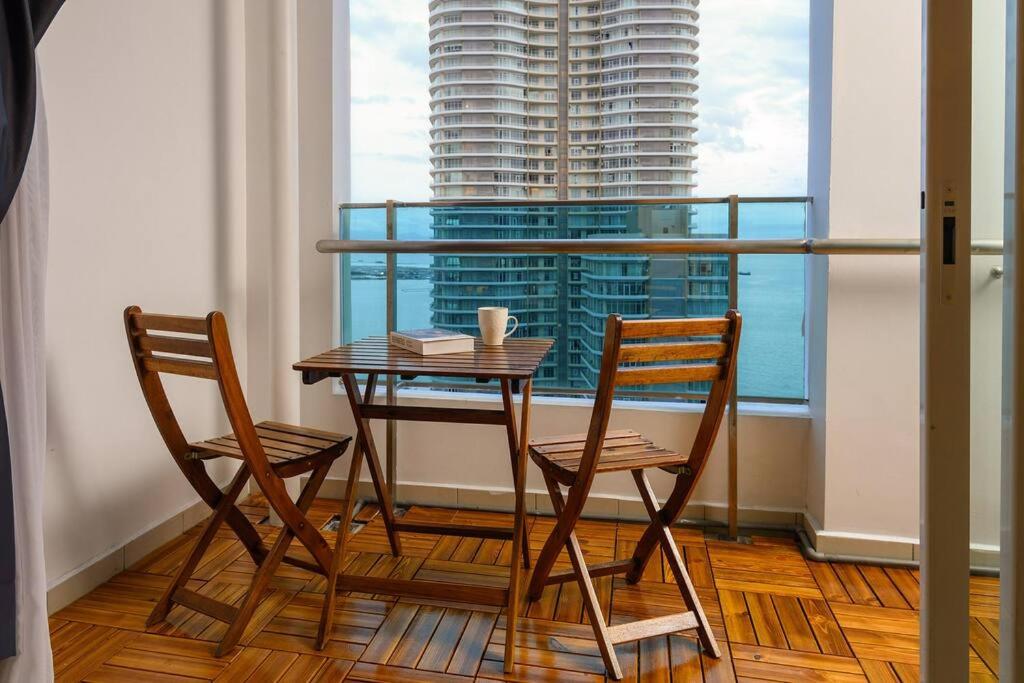 2R2B Seaview Serenity 1 to 8pax Gurney Mansion One photo 3