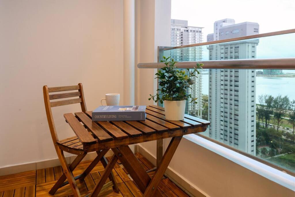 2R2B Seaview Serenity 1 to 8pax Gurney Mansion One photo 4
