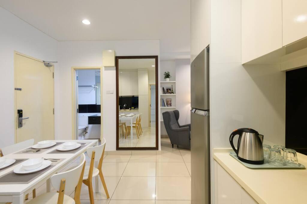 2R2B Seaview Serenity 1 to 8pax Gurney Mansion One photo 5