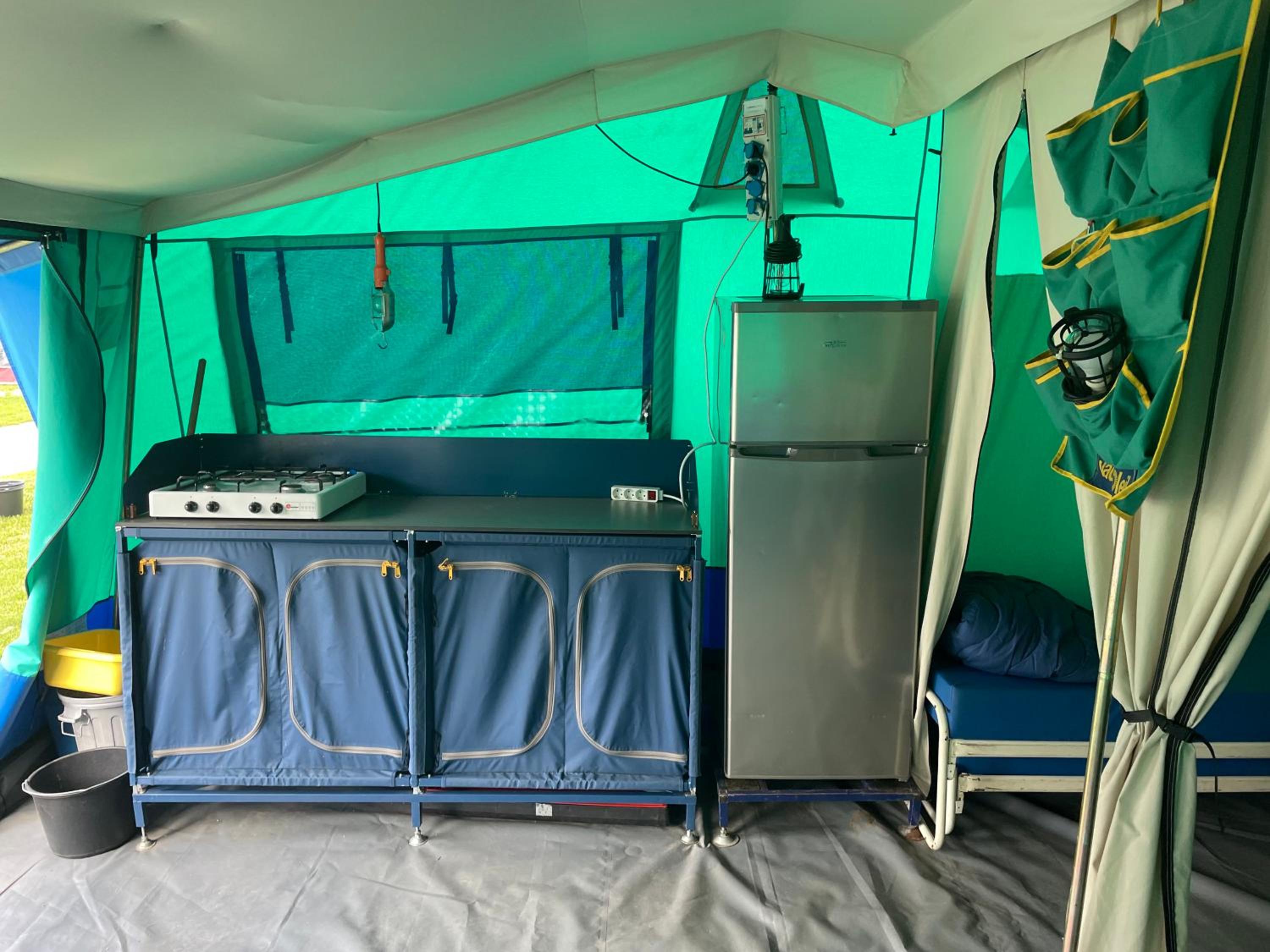 phoenix glamping at camping Lampele