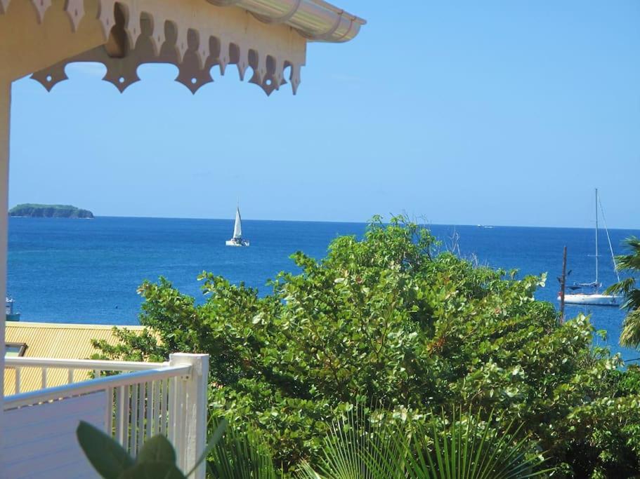 Studio de charme au coeur du village, belle vue baie des Saintes, proche débarcadère et commodités view 5