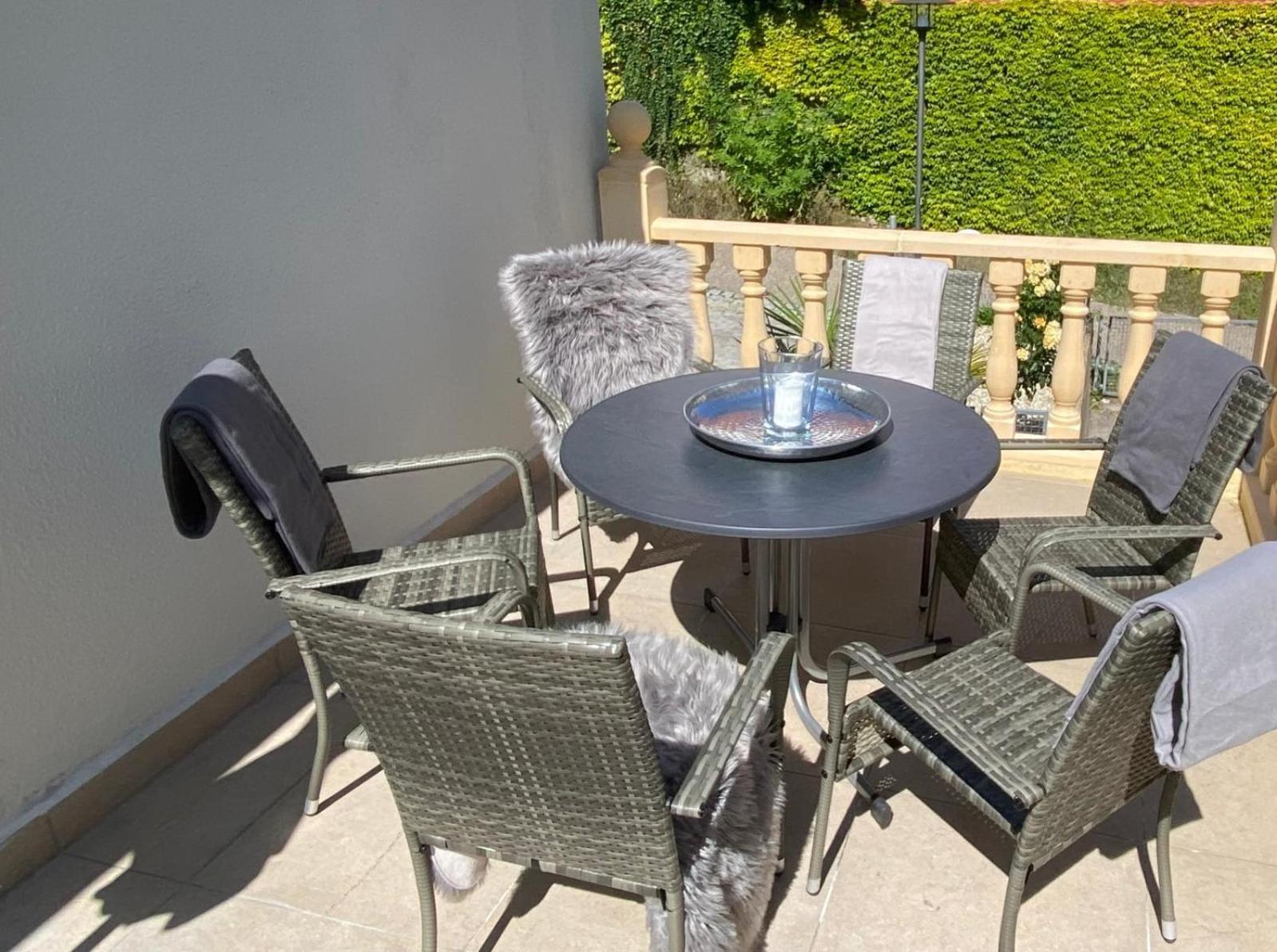 3 Bed Cottage - Sleeps 6 - Parking - Wifi