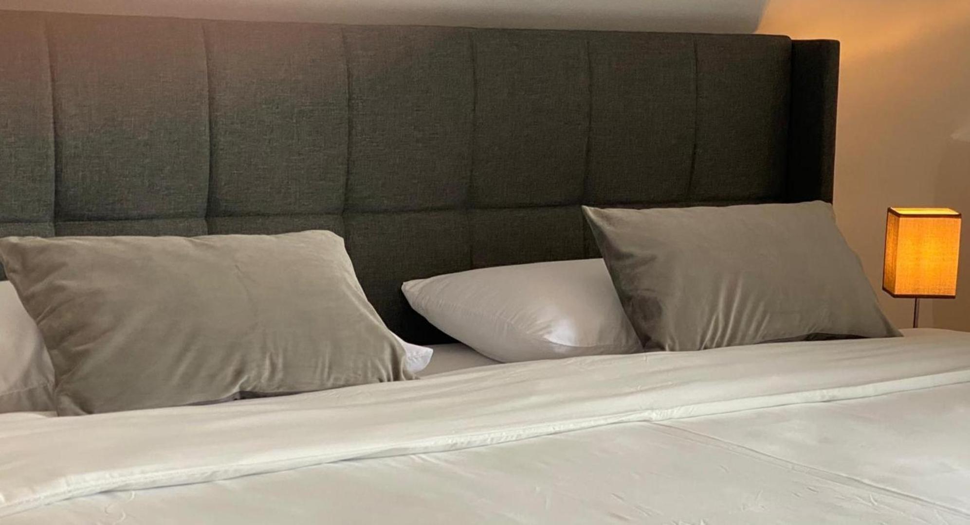 3 Bed Cottage - Sleeps 6 - Parking - Wifi