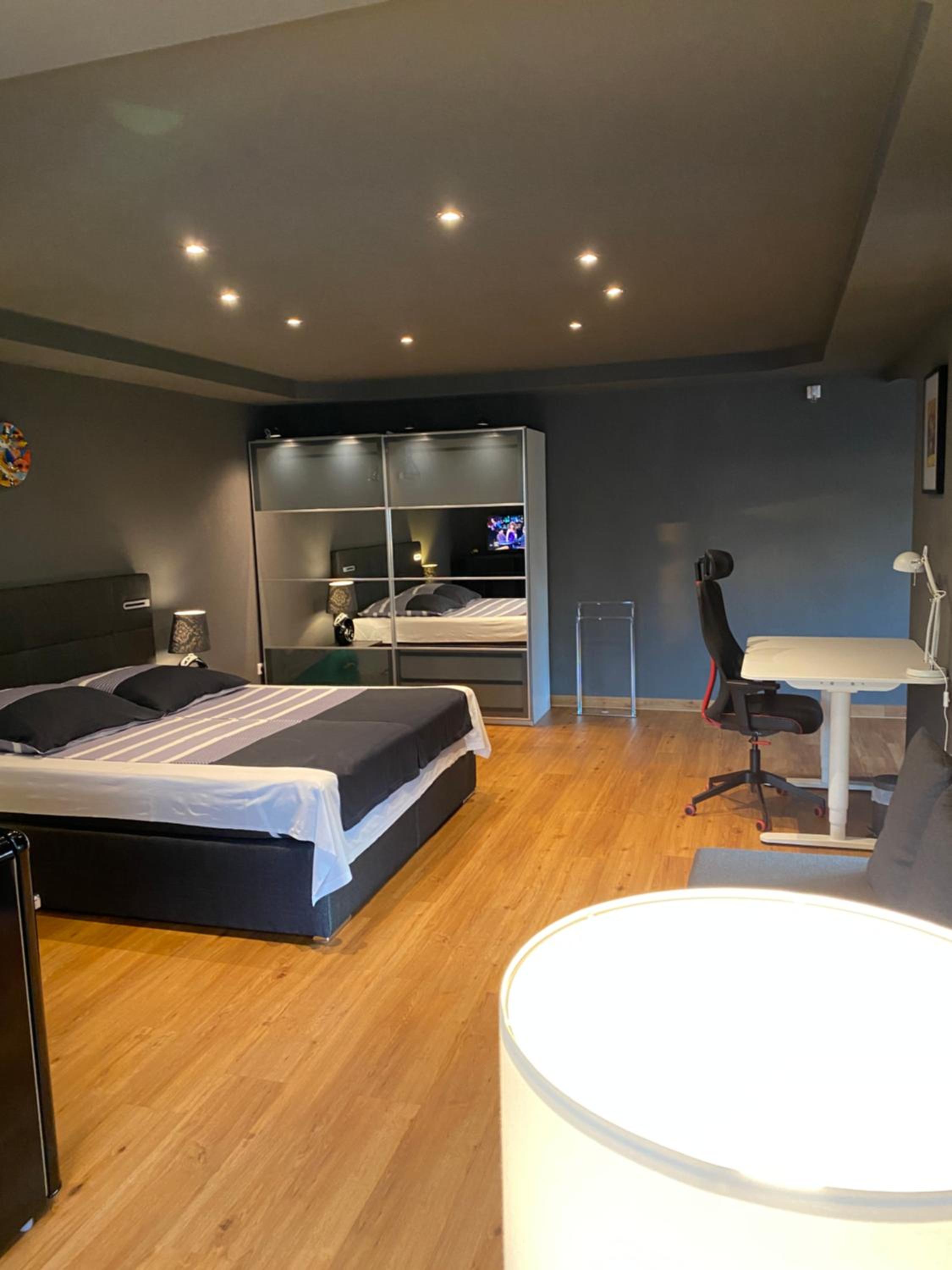 1 grosse elegante Zimmerwohnung 5 Minuten zu Fuss in die Stadtmitte