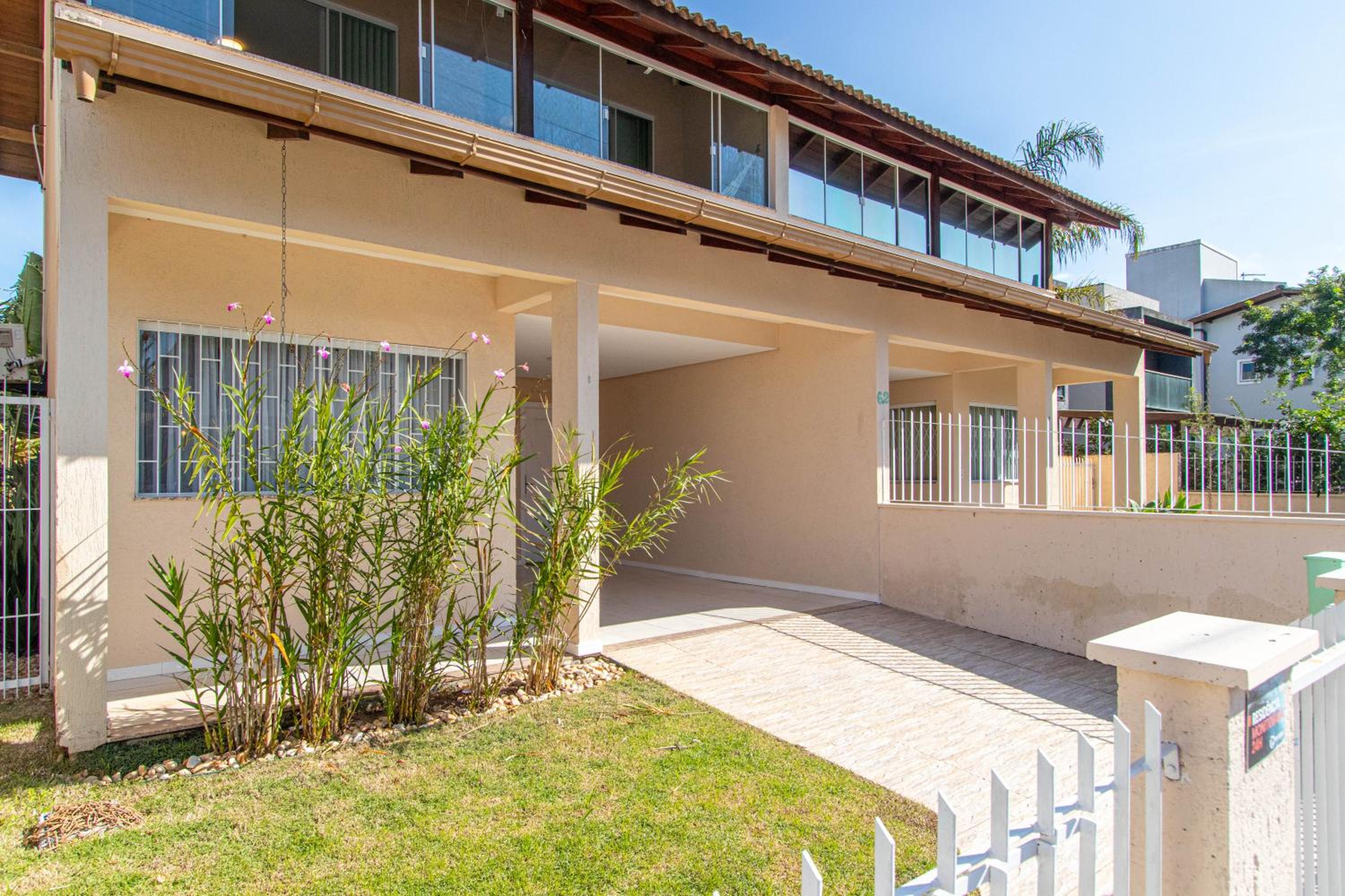 Casa charmosa com churrasqueira HZ3244