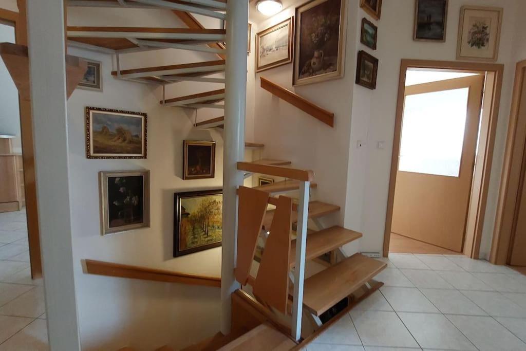 Klasický dům, 5 ložnic , 5 bedrooms, Praha