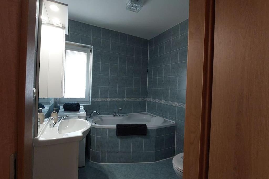 Klasický dům, 5 ložnic , 5 bedrooms, Praha