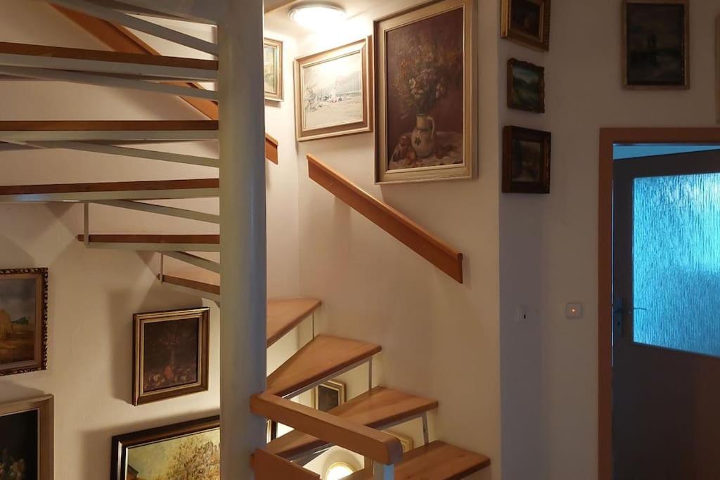 Klasický dům, 5 ložnic , 5 bedrooms, Praha