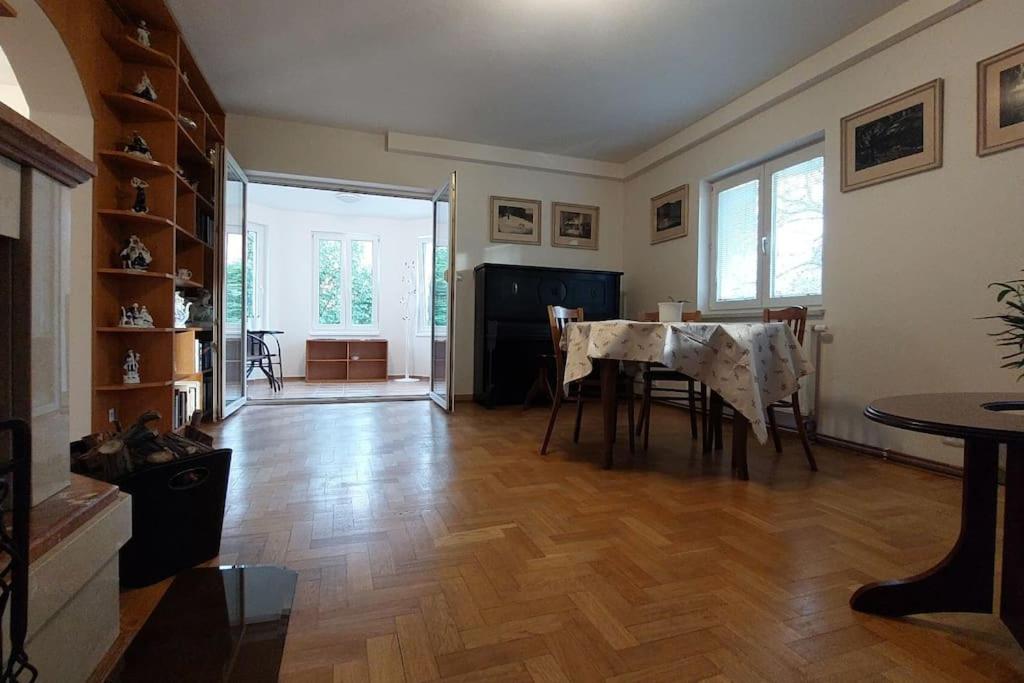Klasický dům, 5 ložnic , 5 bedrooms, Praha