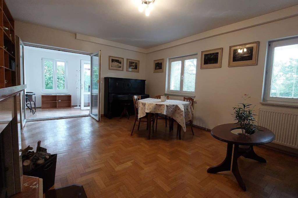 Klasický dům, 5 ložnic , 5 bedrooms, Praha