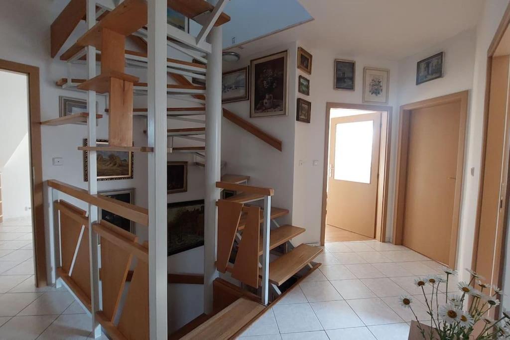 Klasický dům, 5 ložnic , 5 bedrooms, Praha