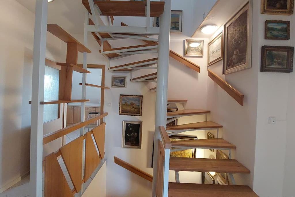 Klasický dům, 5 ložnic , 5 bedrooms, Praha
