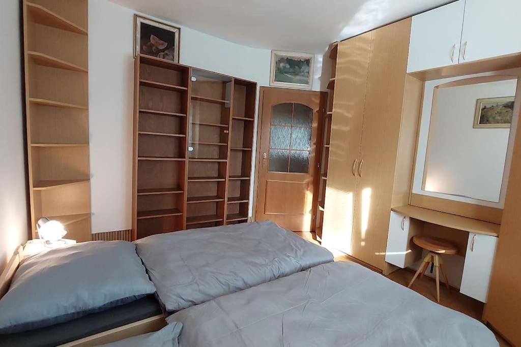 Klasický dům, 5 ložnic , 5 bedrooms, Praha