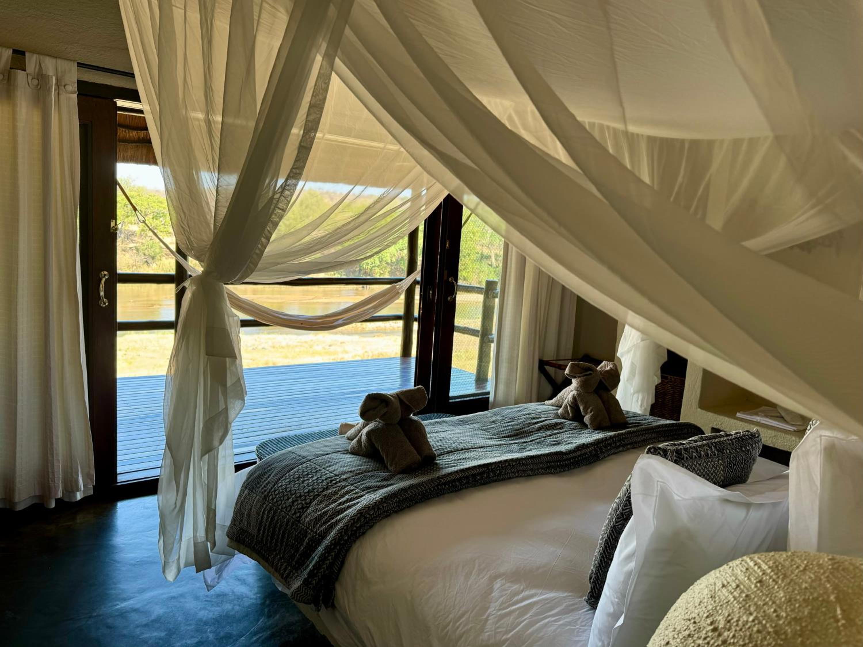 Nyati Safari Lodge