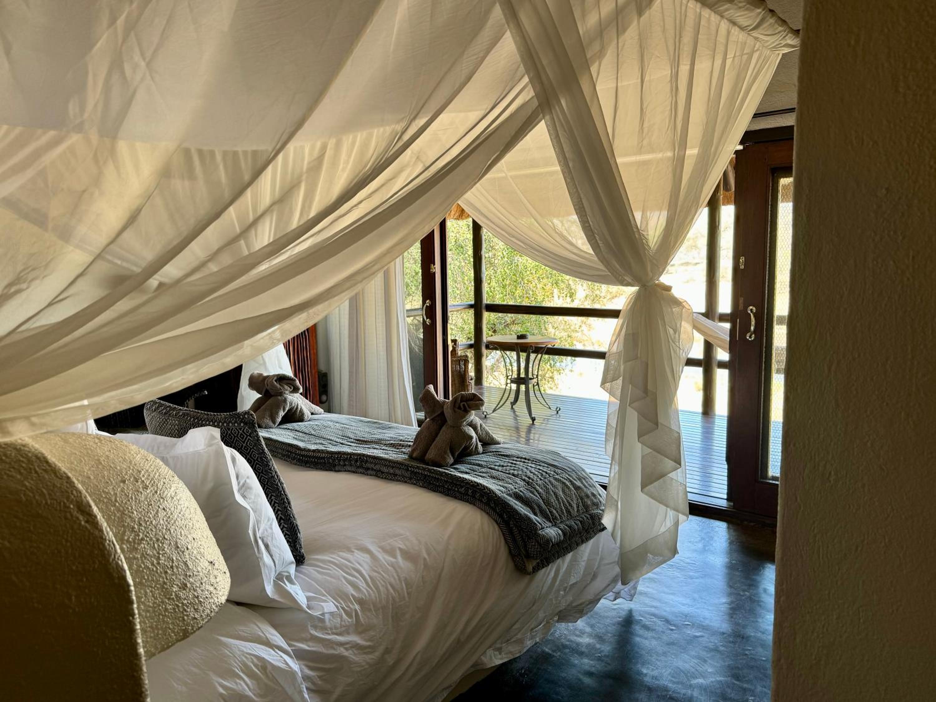 Nyati Safari Lodge