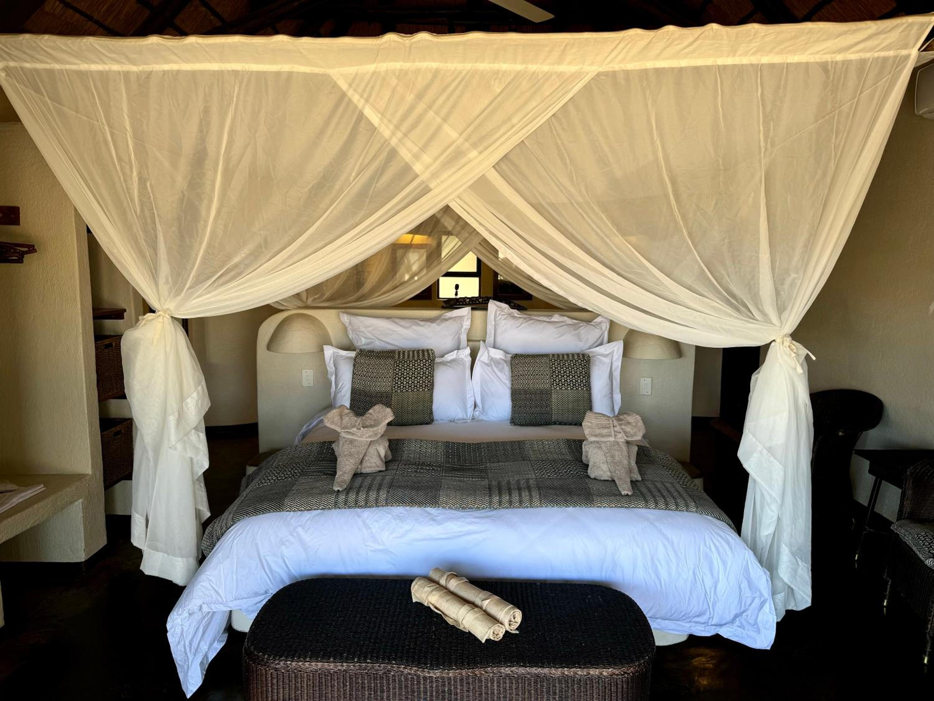Nyati Safari Lodge