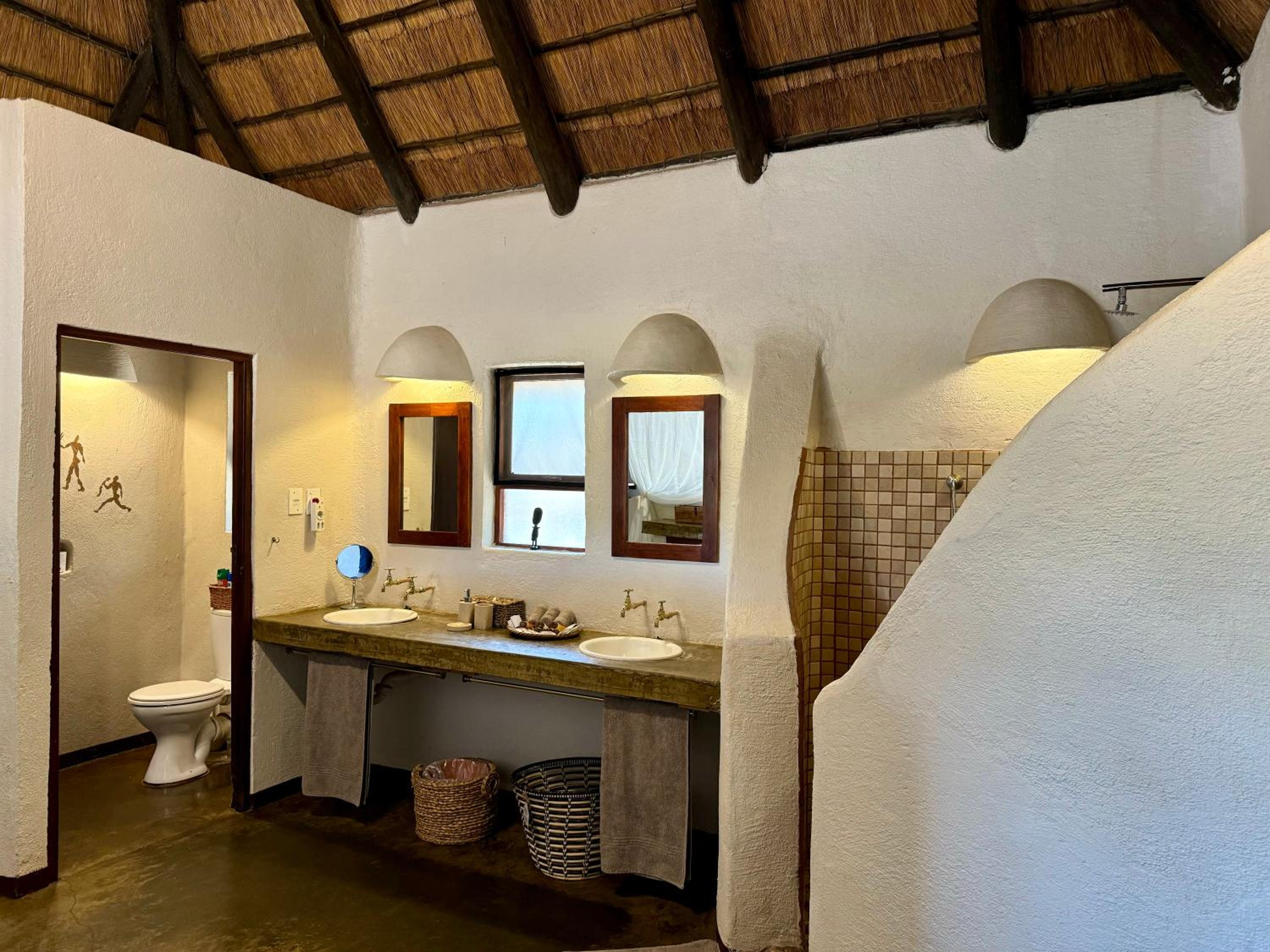 Nyati Safari Lodge