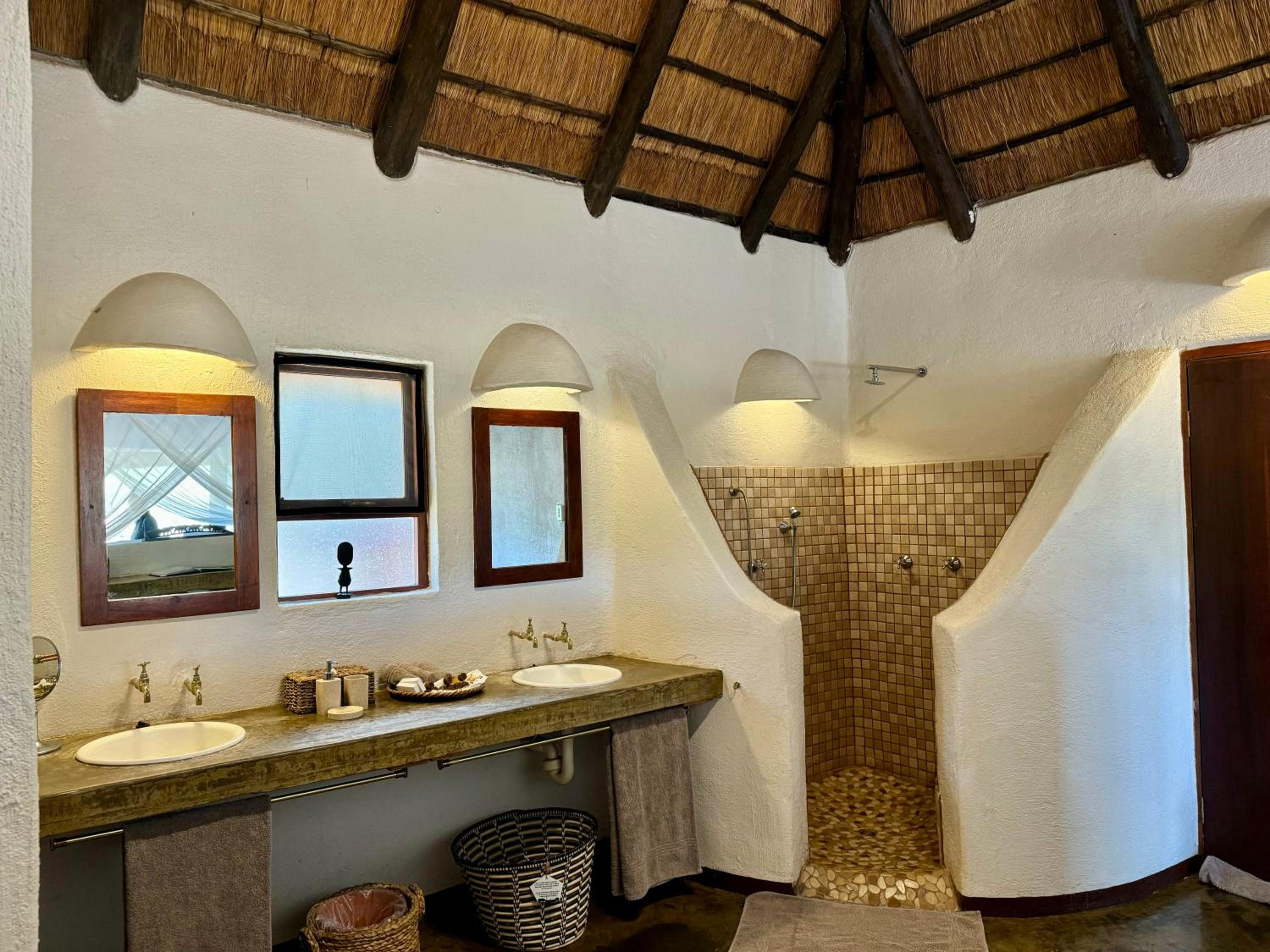 Nyati Safari Lodge