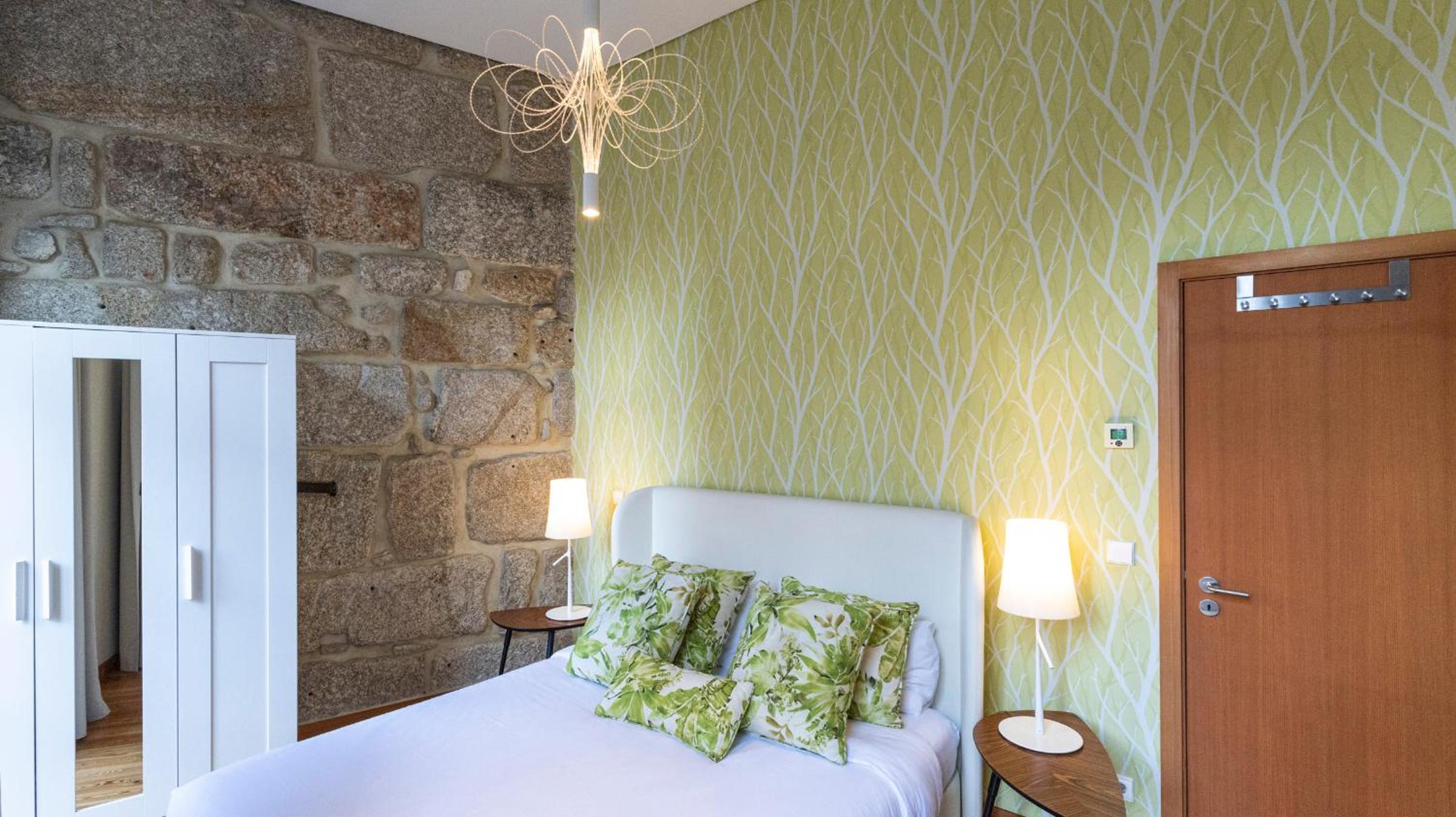 Mouzinho's Place by LovelyStay view 3
