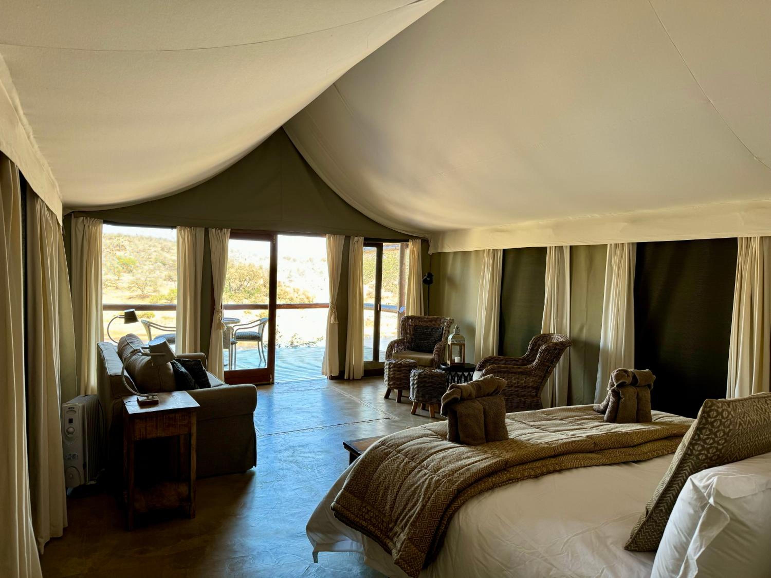 Nyati Safari Lodge
