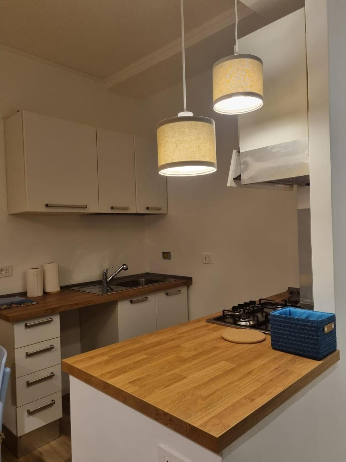LA Casa BIANCA e blu en Rapallo — kitchen