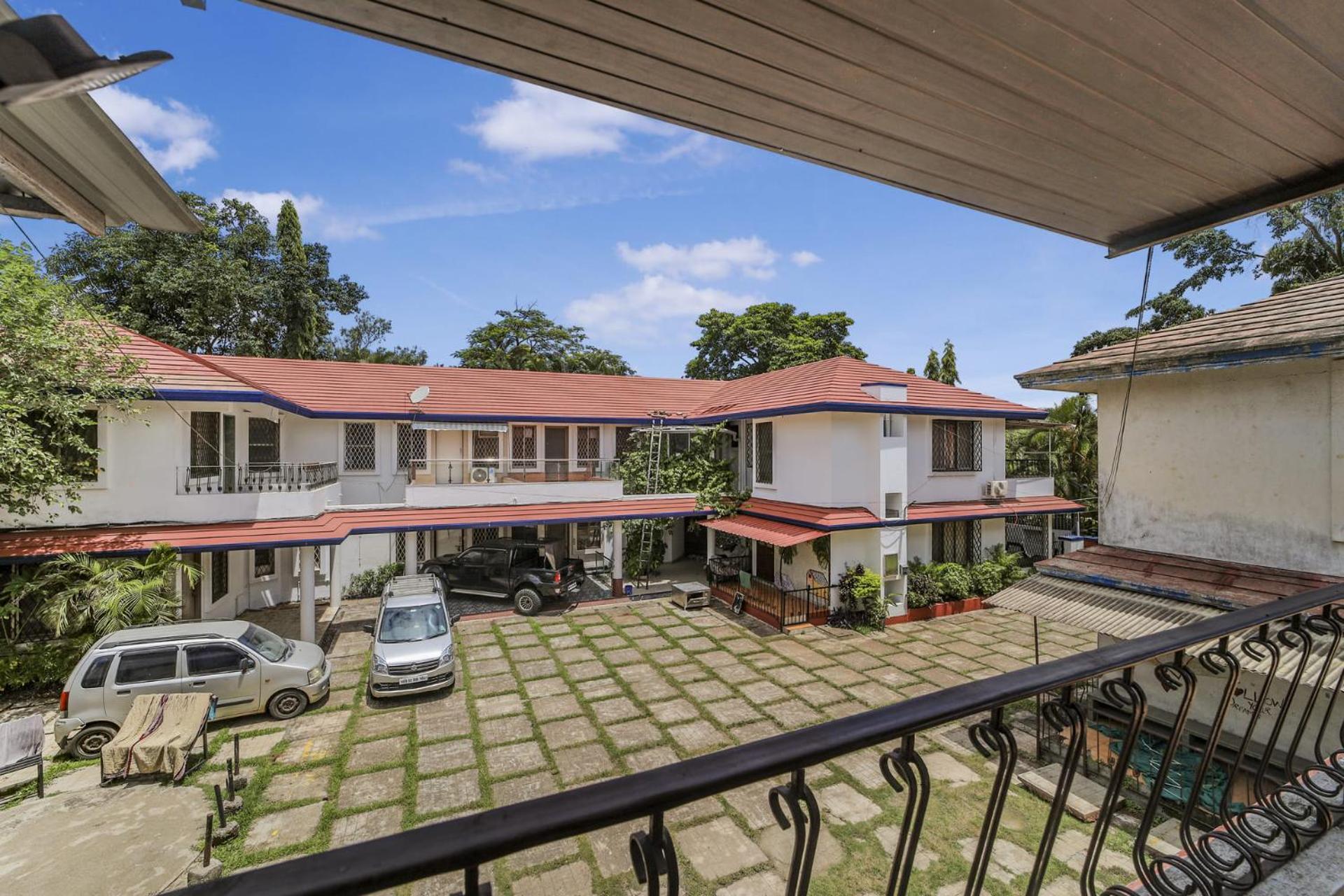 3BHK with Pool - Dream Habitat by Universe Villas