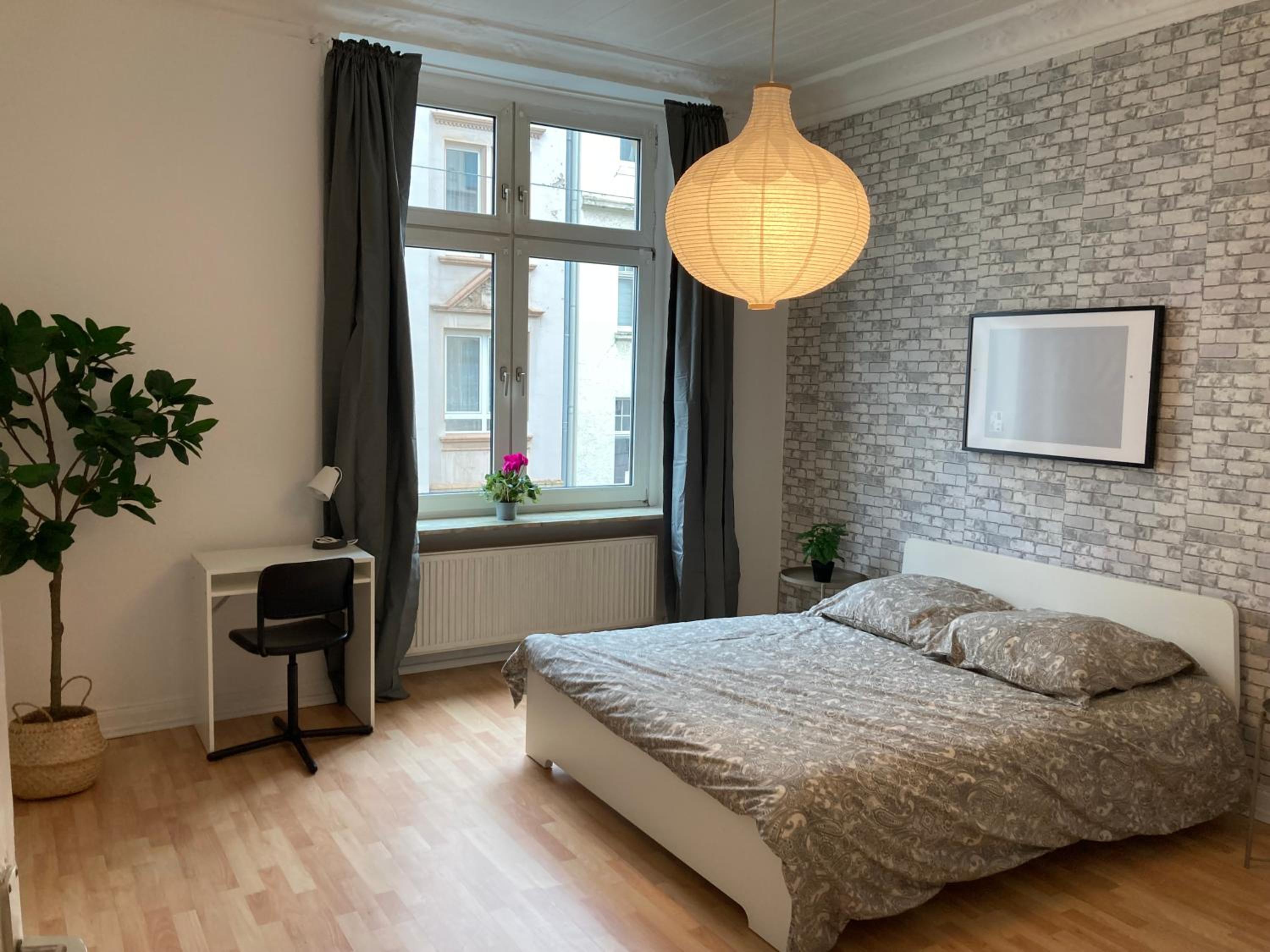 Cosy, new furniture, 10min walk to train station en Wuppertal — hotel room