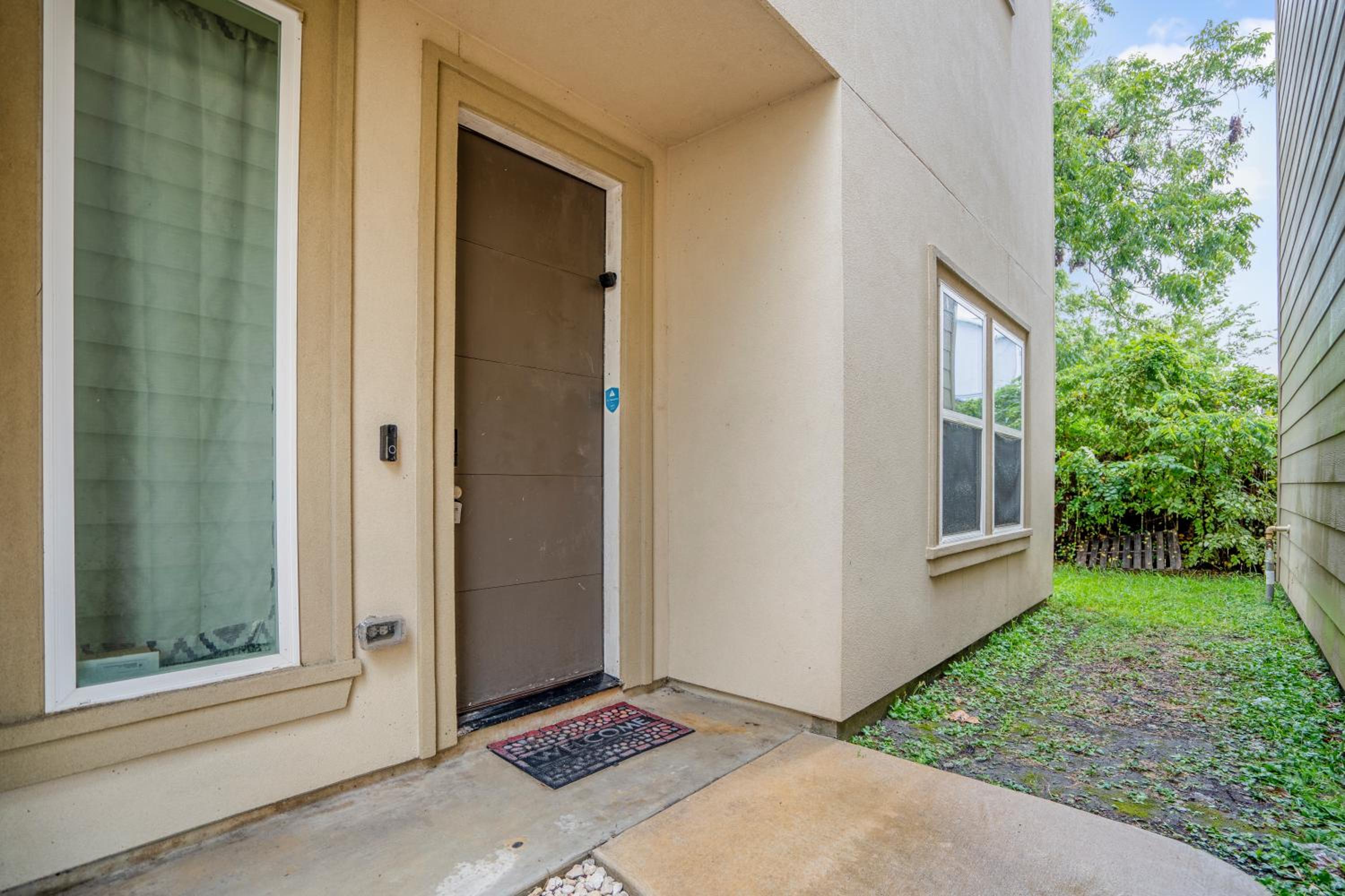 The Vibe 3bd X 4b I Downtown l Med Center I NRG Stad l Free Prking view 2