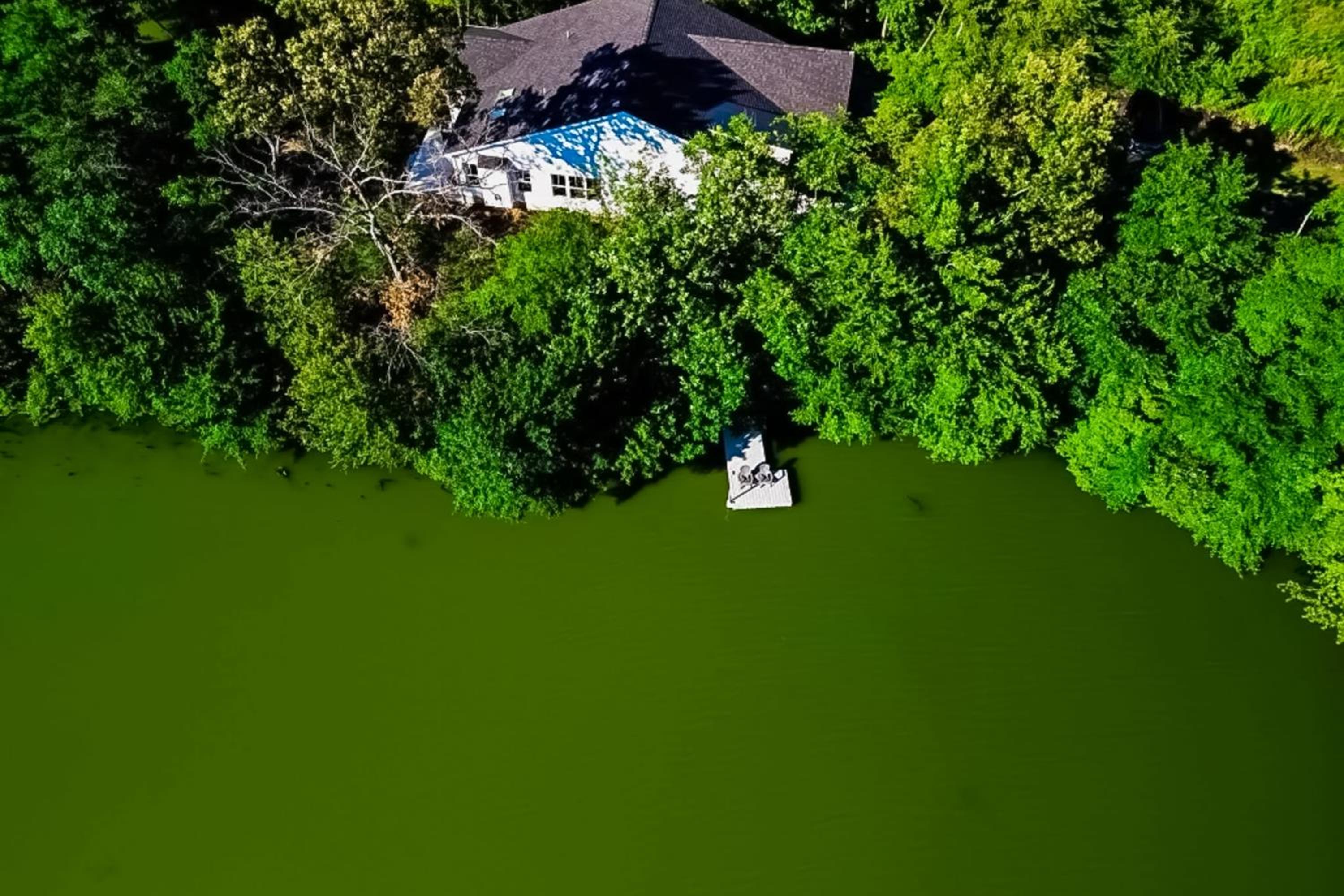 3BR Riverfront Home with kayaks and Game room