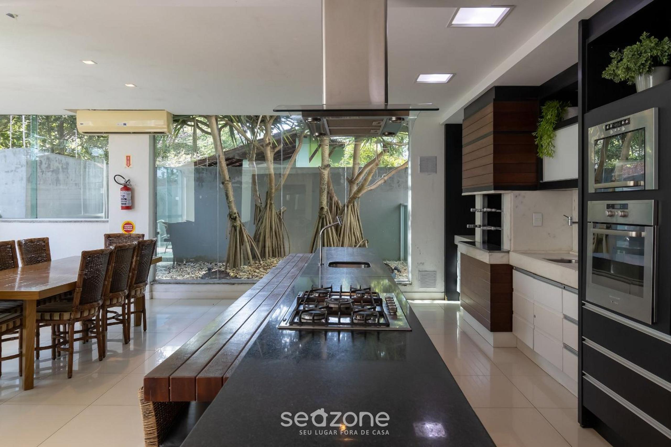 Apt with Charming Sea View in Itacorubi CMR204