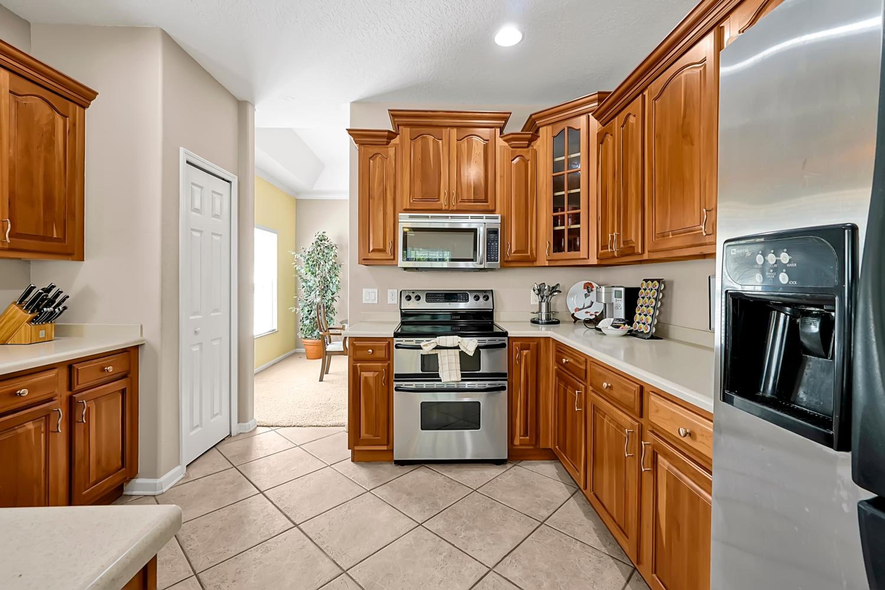 Entire home w/ Private Pool,Gated Near Disney