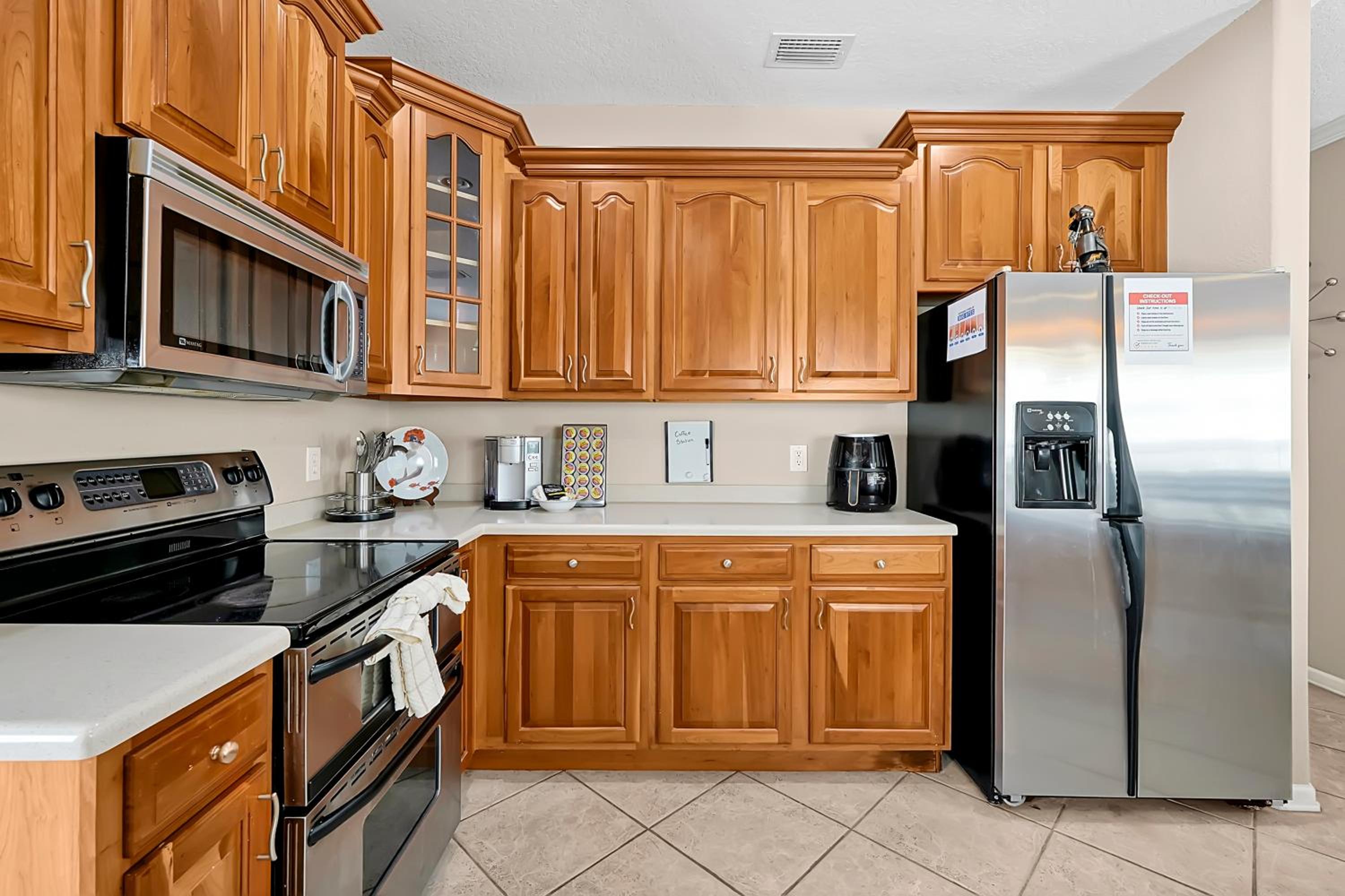 Entire home w/ Private Pool,Gated Near Disney