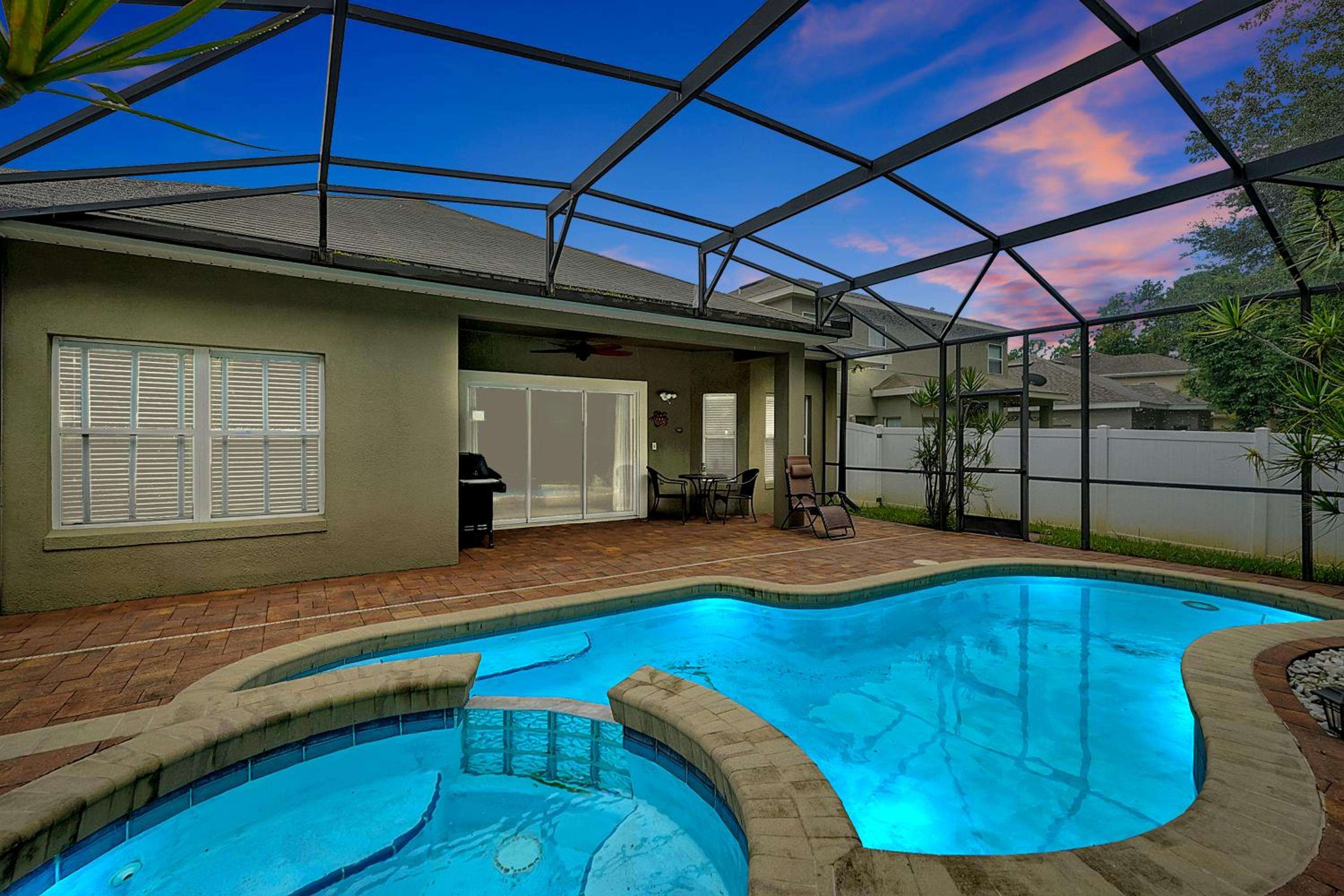 Entire home w/ Private Pool,Gated Near Disney