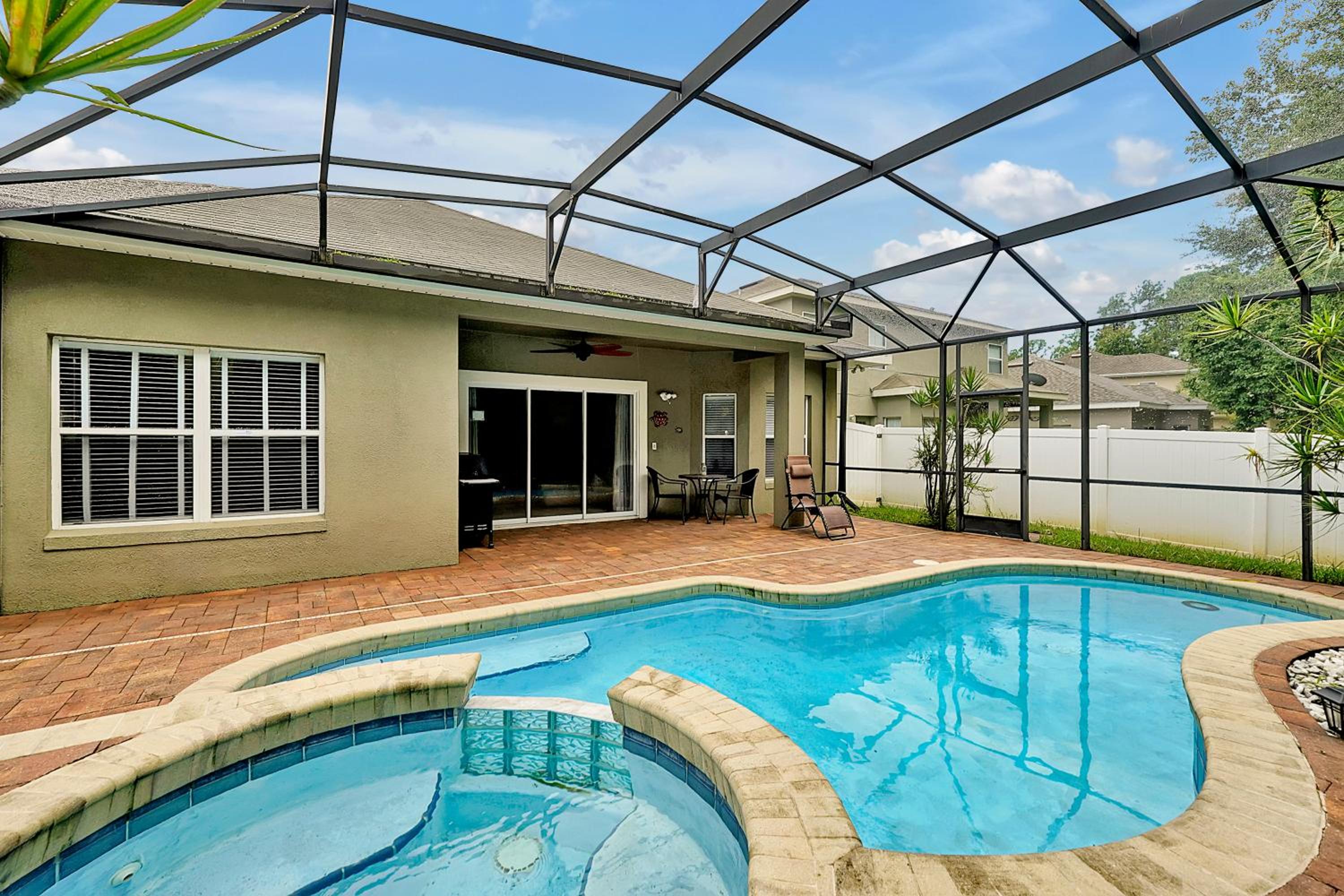 Entire home w/ Private Pool,Gated Near Disney