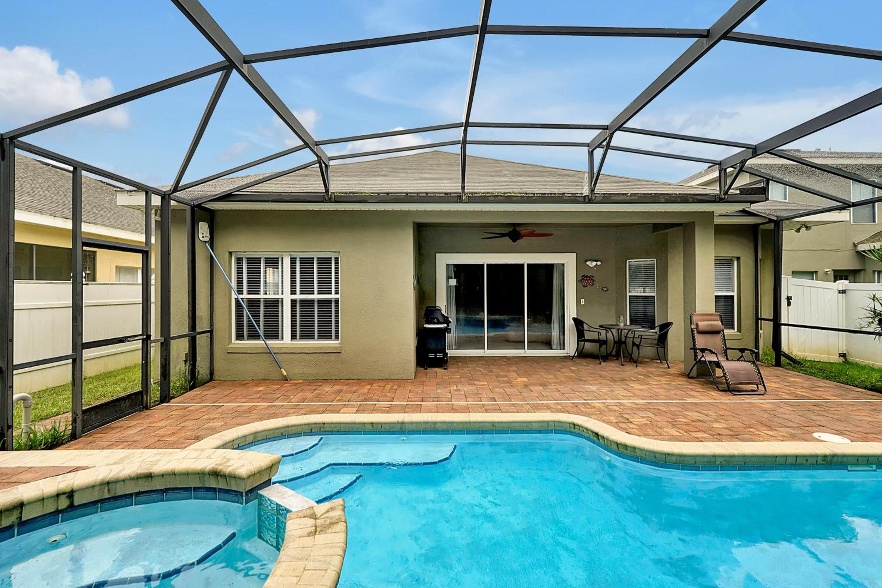 Entire home w/ Private Pool,Gated Near Disney