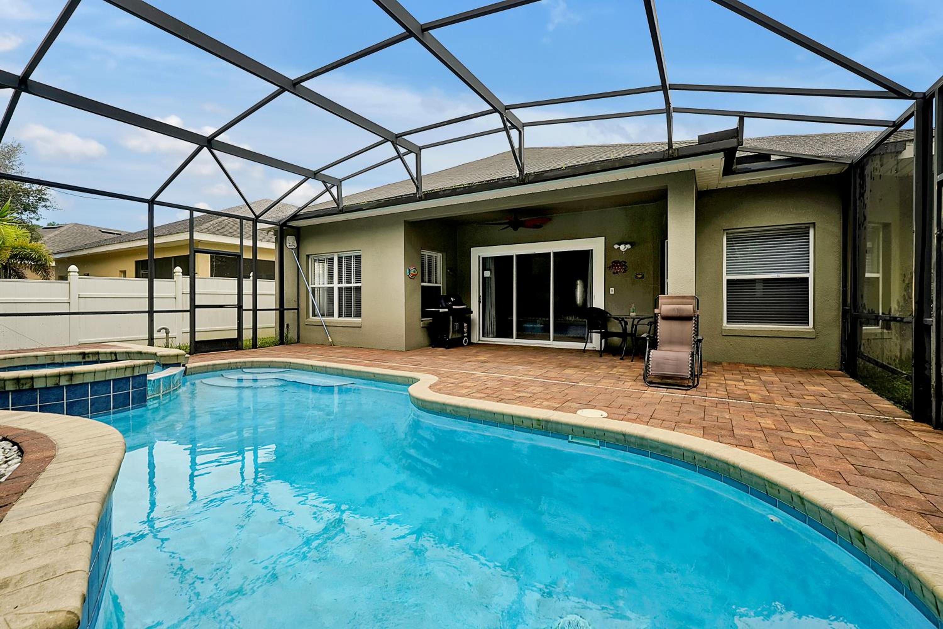 Entire home w/ Private Pool,Gated Near Disney