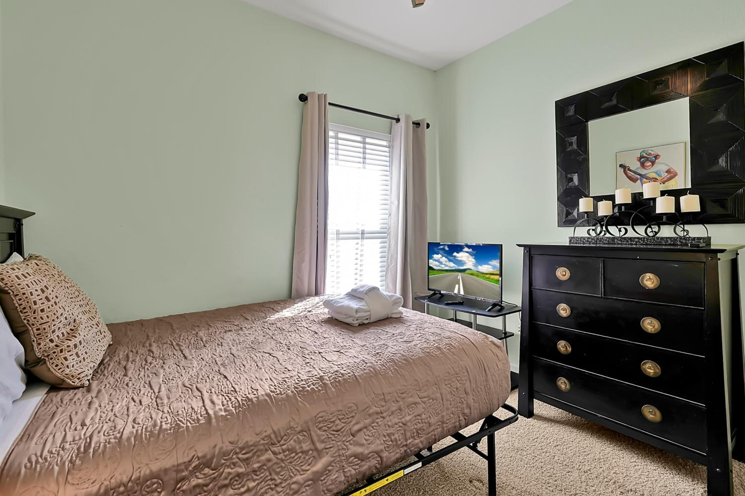 Entire home w/ Private Pool,Gated Near Disney