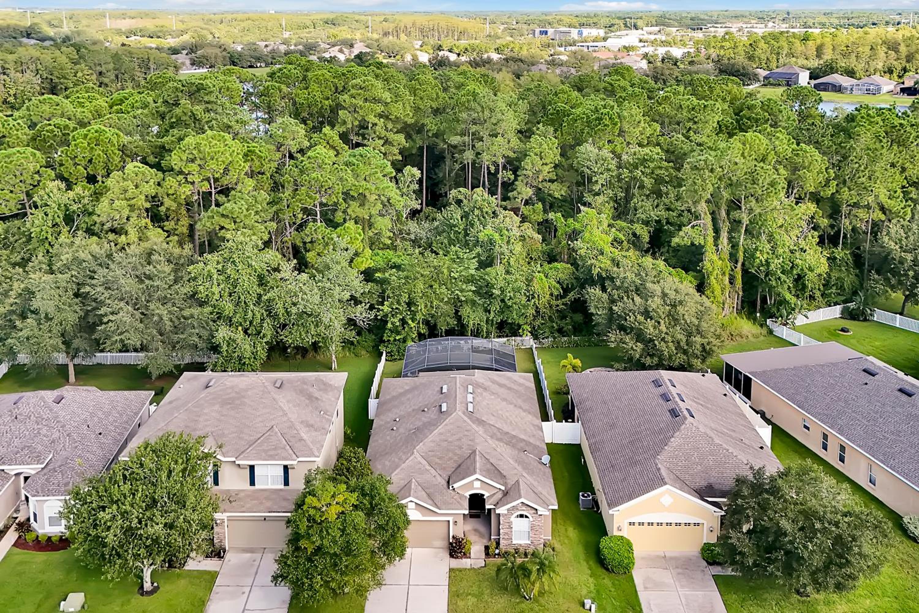 Entire home w/ Private Pool,Gated Near Disney