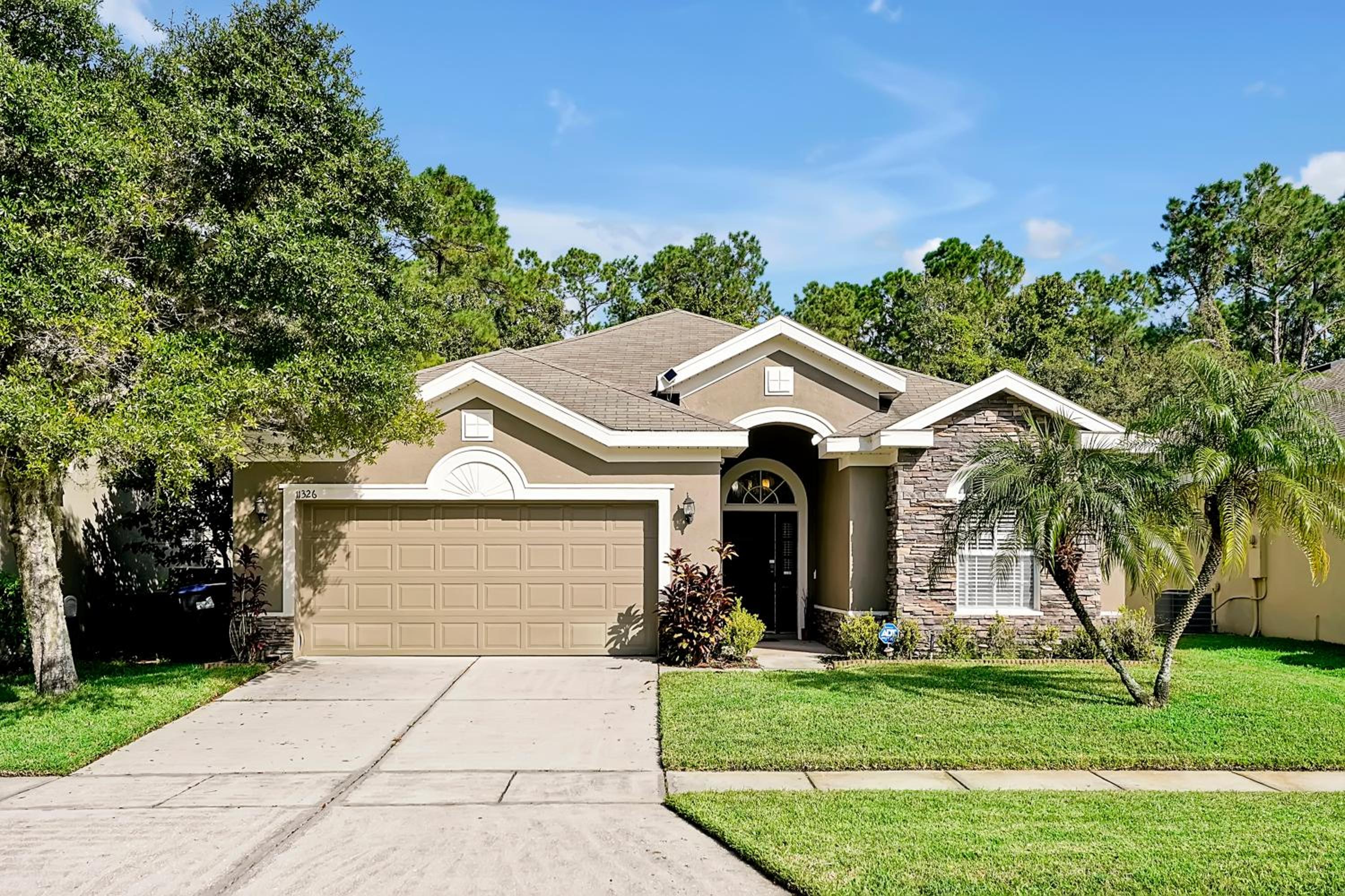 Entire home w/ Private Pool,Gated Near Disney