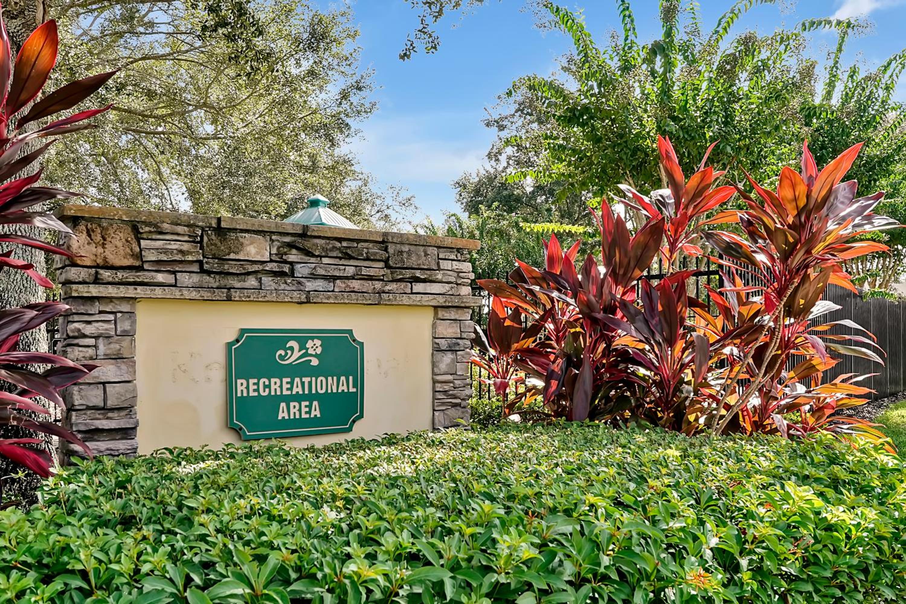 Entire home w/ Private Pool,Gated Near Disney