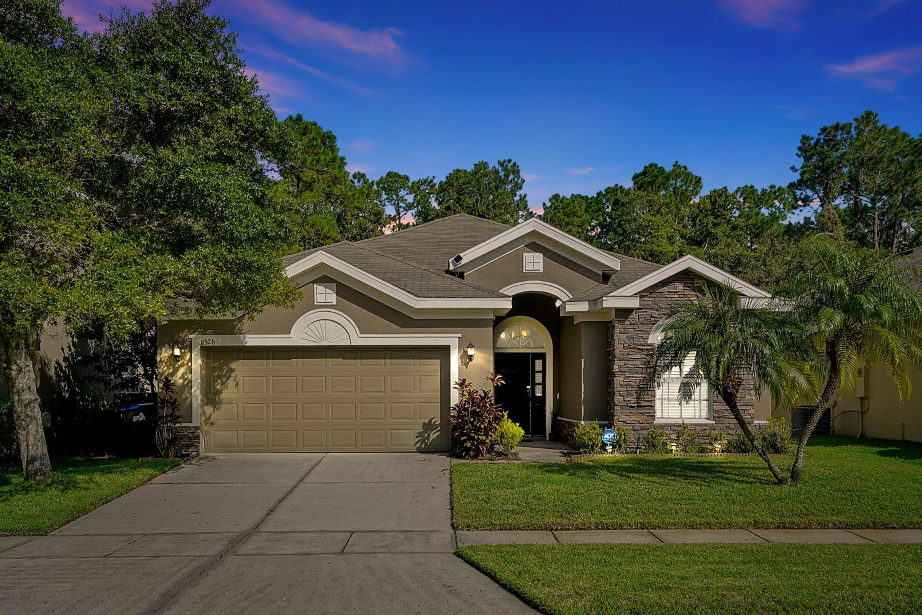 Entire home w/ Private Pool,Gated Near Disney
