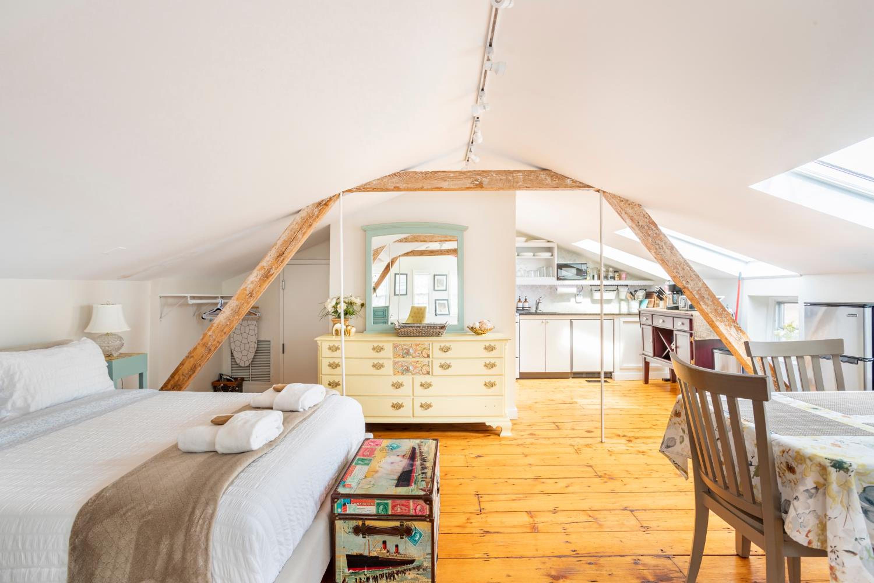 Sunny Westport Studio Apt. Above Historic Mill - Property Image 22