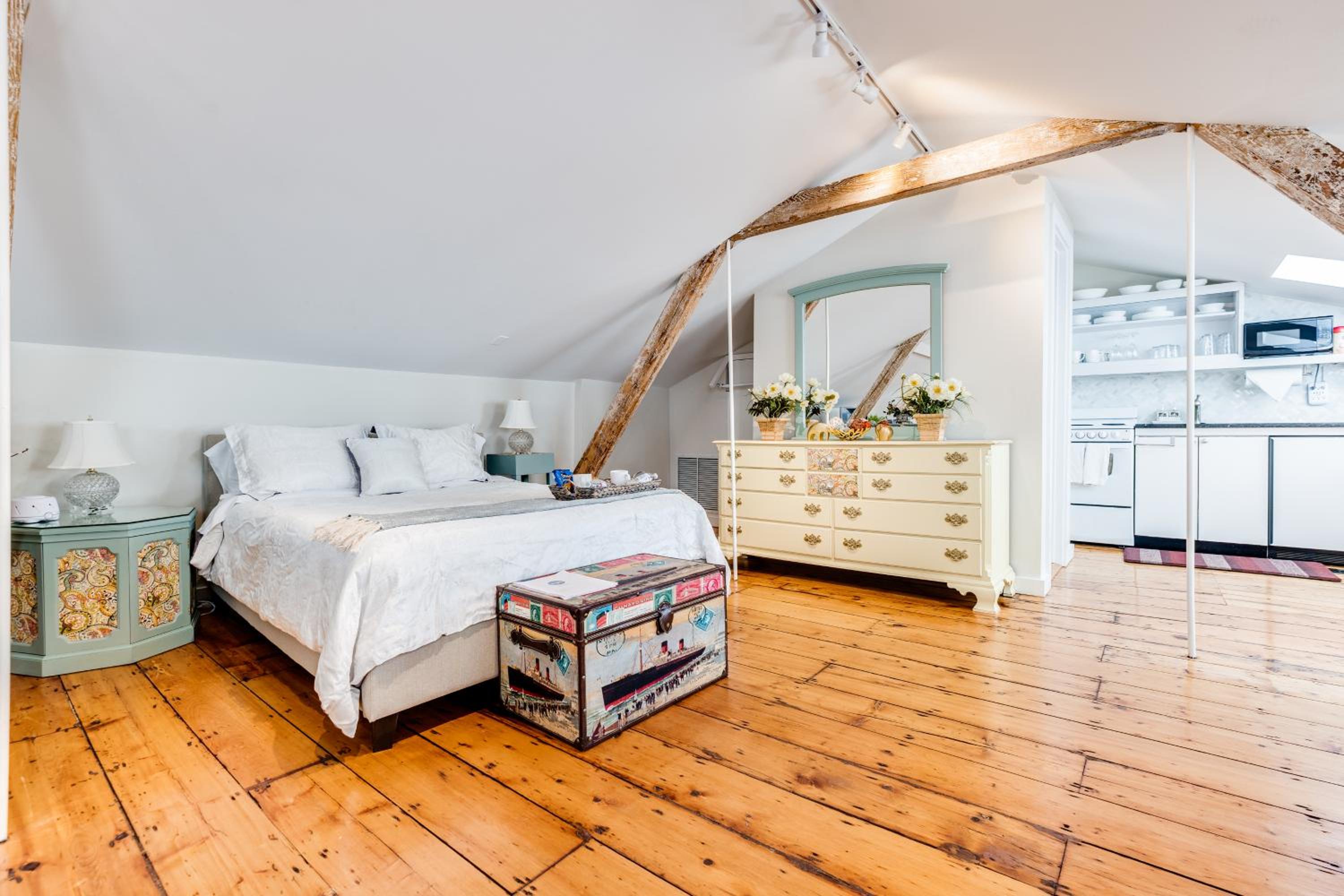Sunny Westport Studio Apt. Above Historic Mill - Property Image 15